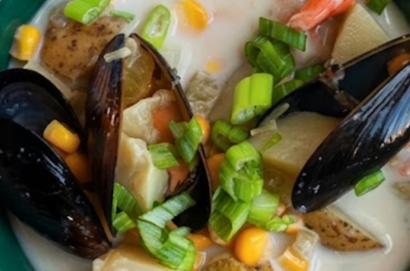 Slow Cooker Seafood Chowder