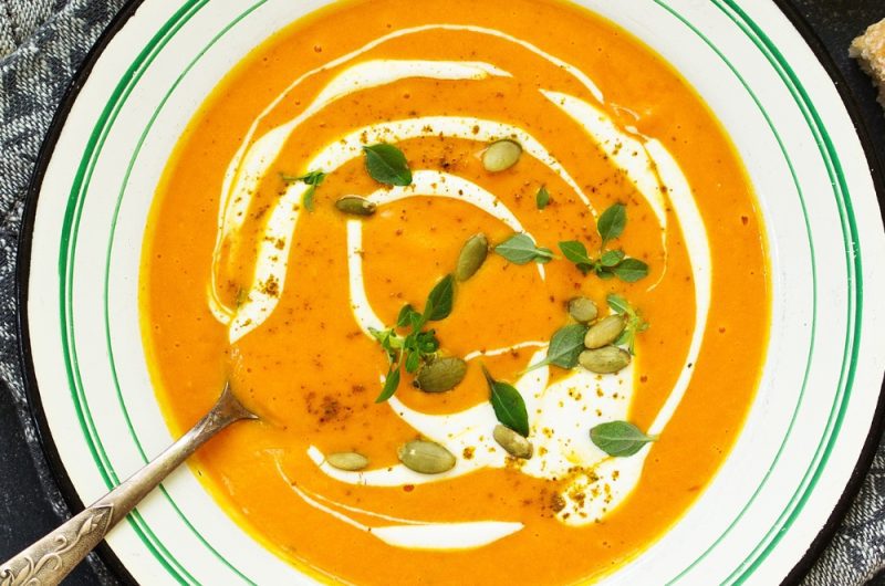 4 Ingredients Slow Cooker Pumpkin Soup