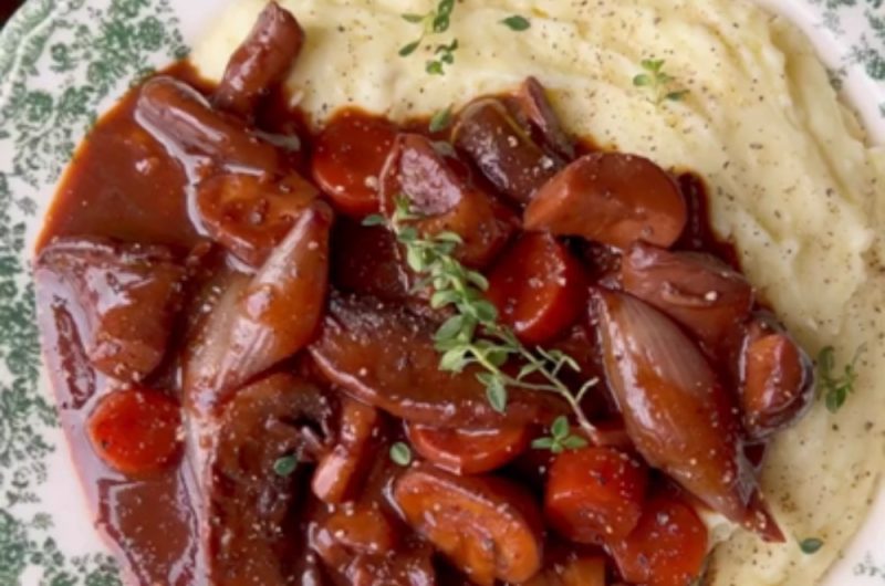 Slow Cooker Mushroom Bourguignon