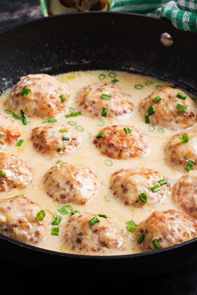 3 Ingredients Slow Cooker Swedish Meatballs