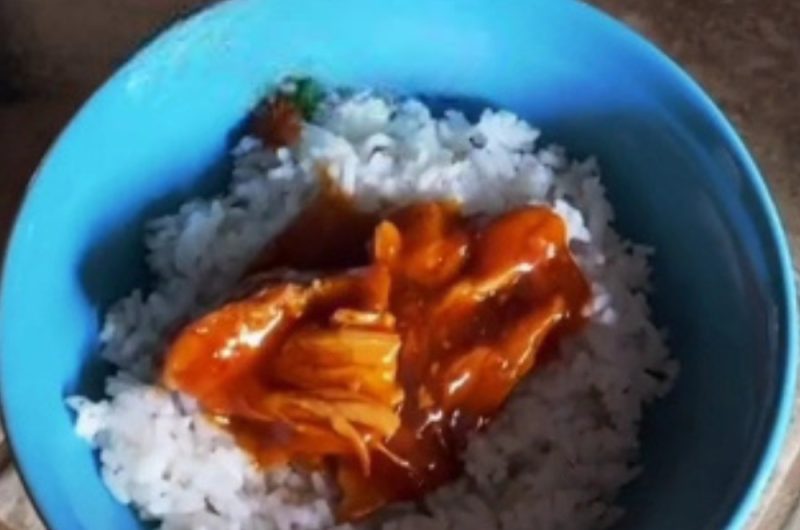 5 Ingredient Slow Cooker Sriracha Chicken