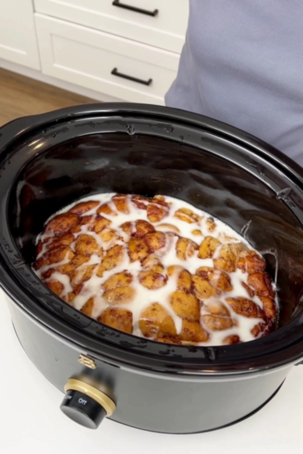 4 Ingredient Crockpot Apple Cinnamon Rolls