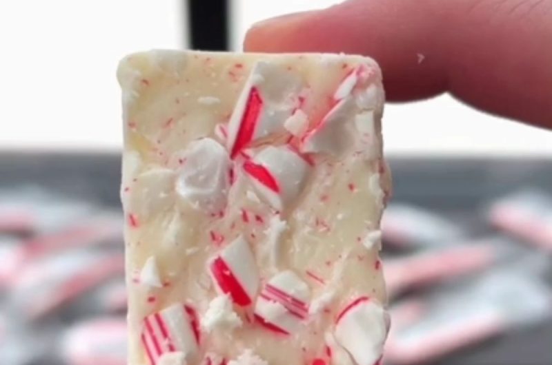 Slow Cooker Candy Cane Fudge