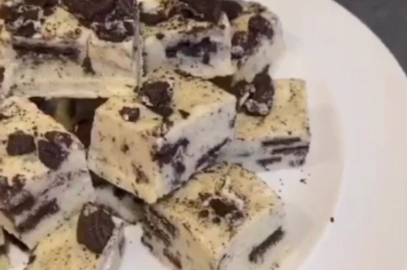 Slow Cooker Oreo Fudge