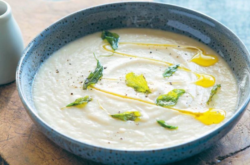 Slow Cooker Cauliflower and Cannellini Bean Soup