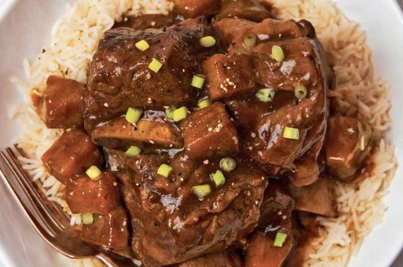 Slow Cooker Pineapple Short Ribs With Brown Gravy