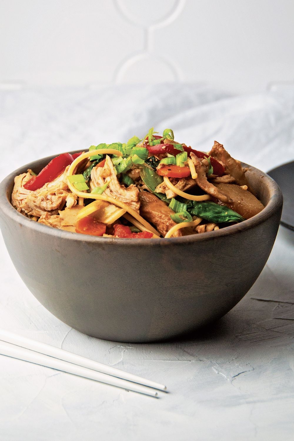 Slow Cooker Spicy Chicken Lo Mein