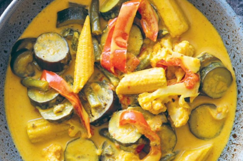 Slow Cooker Yellow Curry With Vegetables